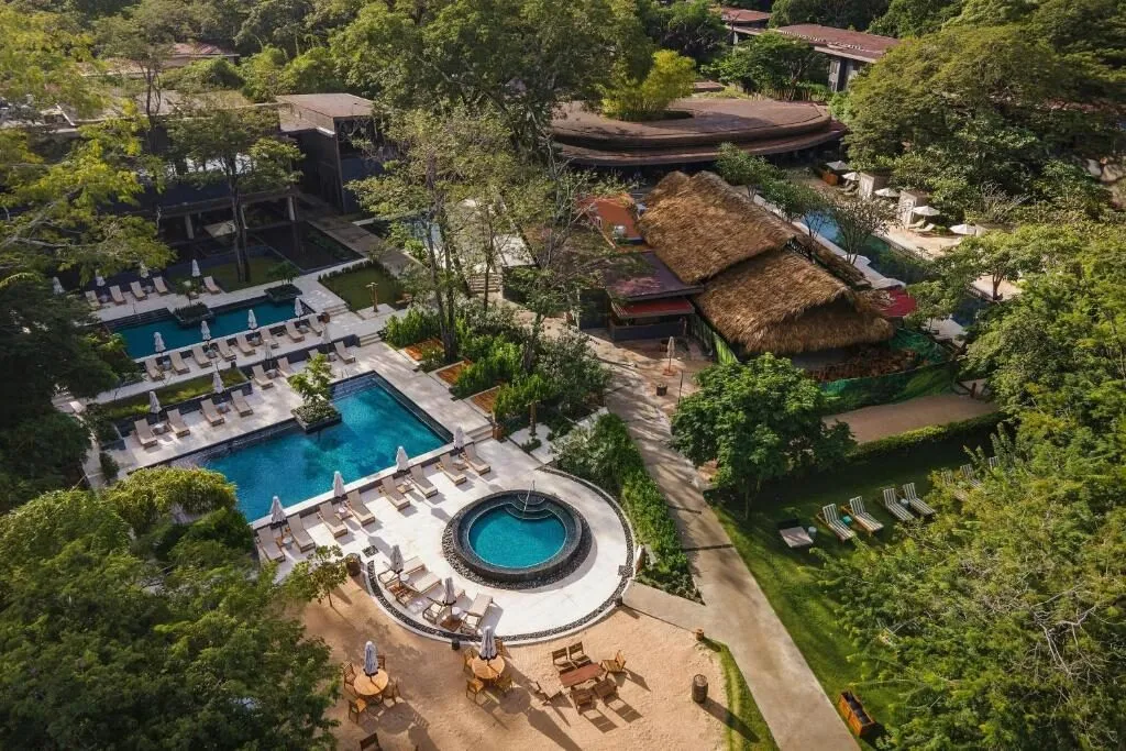 Pools and gardens at El Mangroove on Bahía Culebra